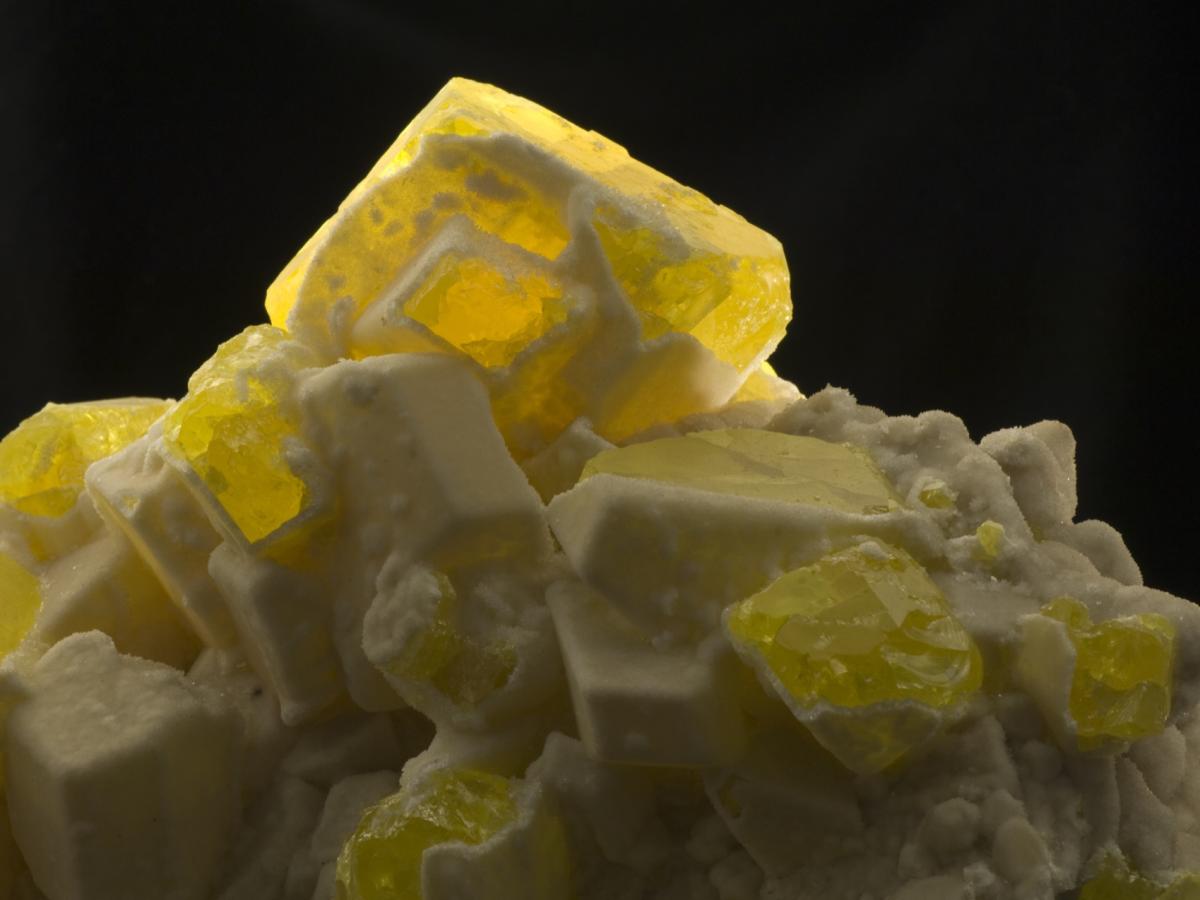 Zolfo elementare con calcite