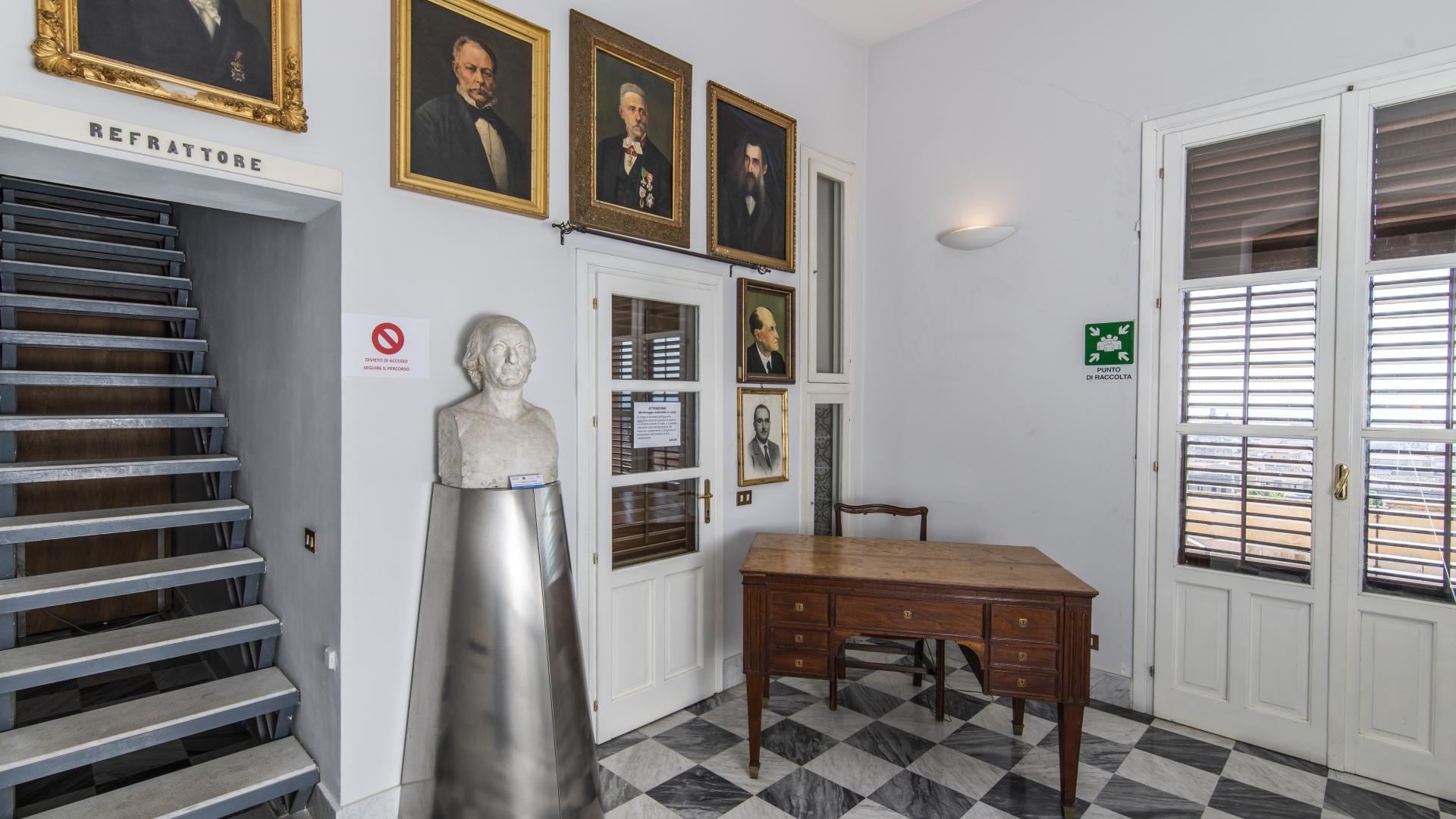 Galleria dei Direttori e busto di Giuseppe Piazzi
