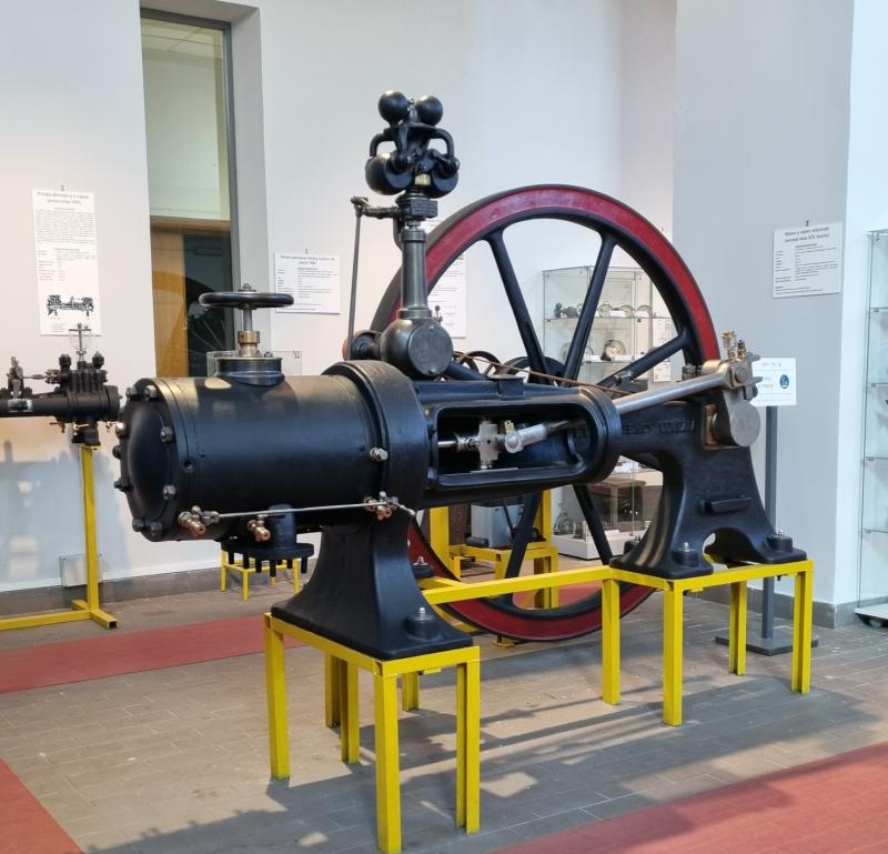 Stationary engines